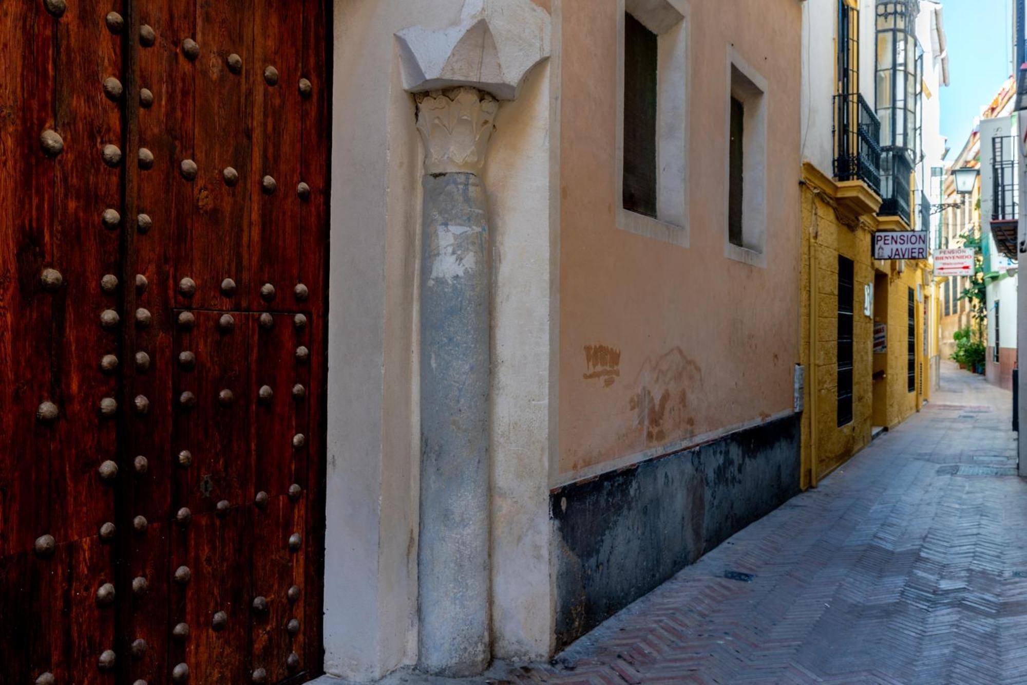 Rc Sevilla Centro Historico Catedraljuderia Exterior photo
